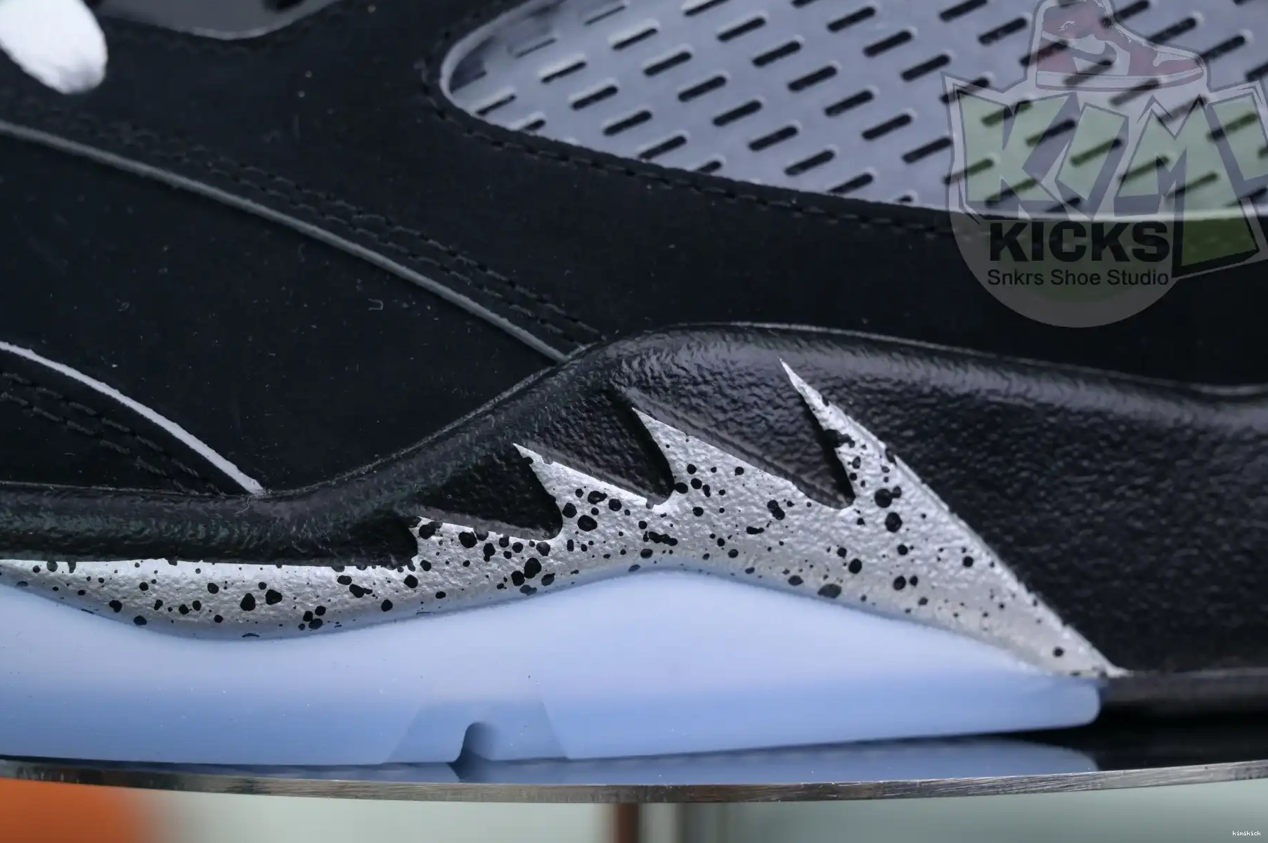 REIMAGINED” METALLIC Kimikick Jordan 5“BLACK Jordan Air 0524